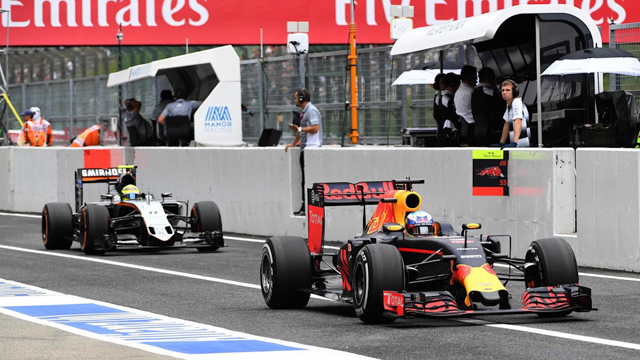 Daniel Ricciardo (AUS) Red Bull Racing RB12 at Formula One World Championship, Rd17, Japanese Grand Prix, Qualifying, Suzuka, Japan, Saturday 8 October 2016. © Sutton Images