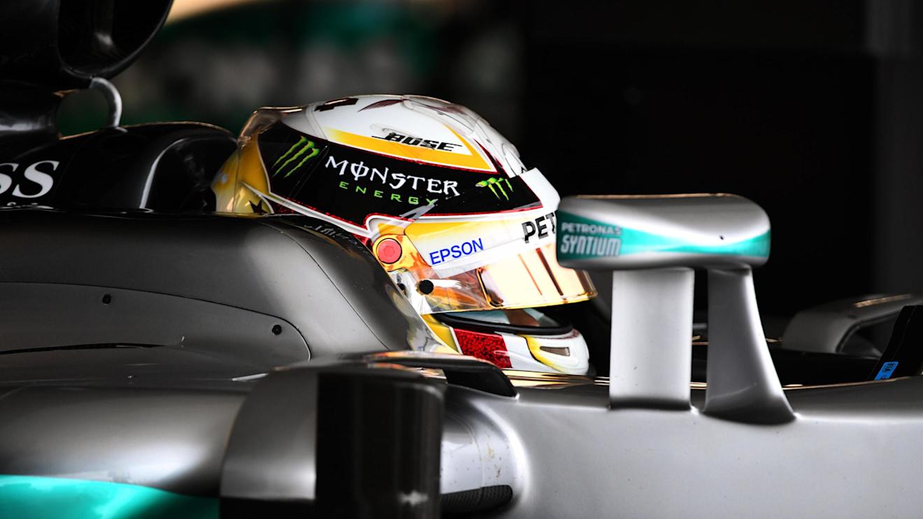 Lewis Hamilton (GBR) Mercedes-Benz F1 W07 Hybrid at Formula One World Championship, Rd17, Japanese Grand Prix, Qualifying, Suzuka, Japan, Saturday 8 October 2016. © Sutton Images