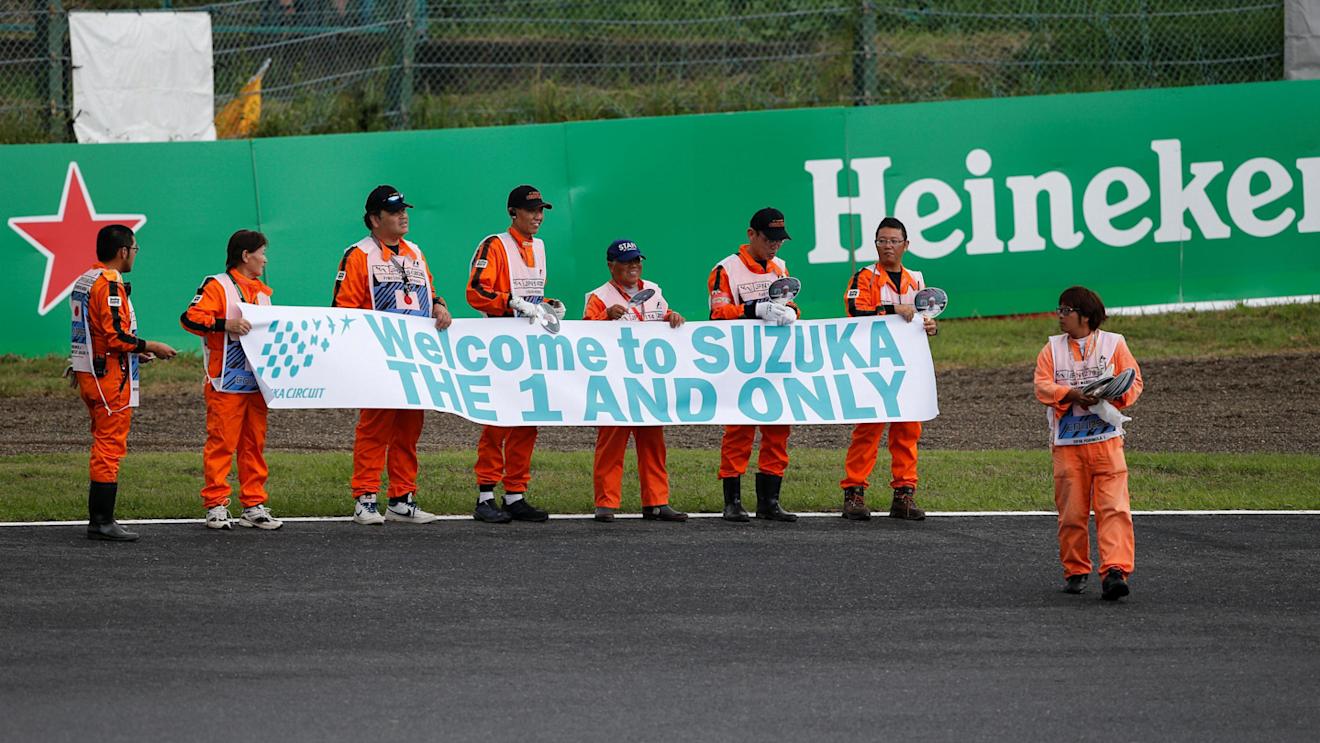 Marshals with banner at Formula One World Championship, Rd17, Japanese Grand Prix, Qualifying, Suzuka, Japan, Saturday 8 October 2016. © Sutton Images