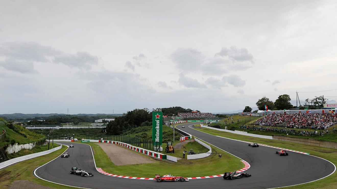 Nico Hulkenberg (GER) Force India VJM09 leads Kimi Raikkonen (FIN) Ferrari SF16-H and Lewis Hamilton (GBR) Mercedes-Benz F1 W07 Hybrid at Formula One World Championship, Rd17, Japanese Grand Prix, Race, Suzuka, Japan, Sunday 9 October 2016. © Sutton Images
