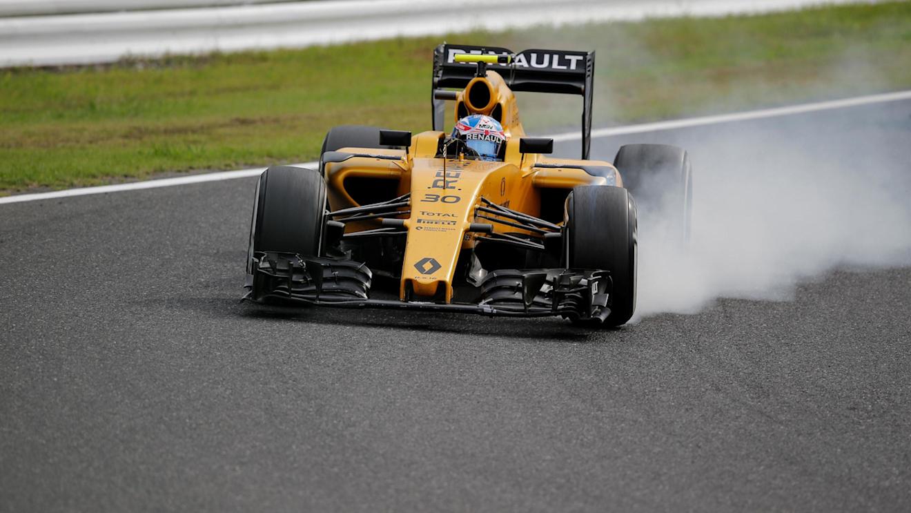 Jolyon Palmer (GBR) Renault Sport F1 Team RS16 locks up at Formula One World Championship, Rd17, Japanese Grand Prix, Race, Suzuka, Japan, Sunday 9 October 2016. © Sutton Images