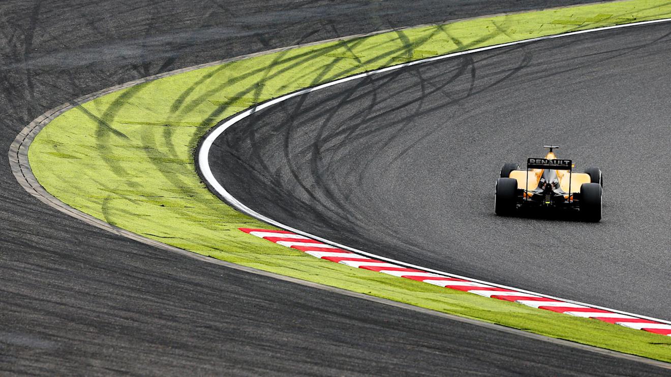 Kevin Magnussen (DEN) Renault Sport F1 Team RS16 at Formula One World Championship, Rd17, Japanese Grand Prix, Race, Suzuka, Japan, Sunday 9 October 2016. © Sutton Images