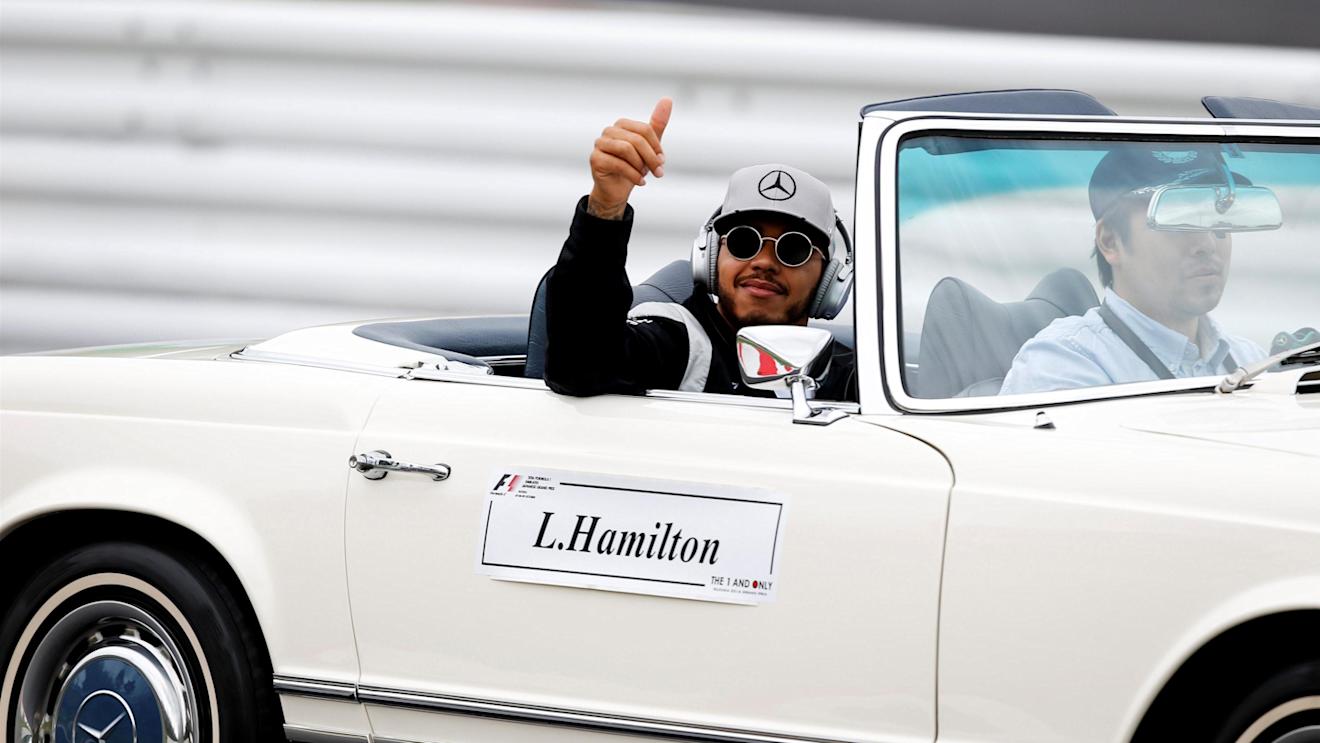 Lewis Hamilton (GBR) Mercedes AMG F1 on the drivers parade at Formula One World Championship, Rd17, Japanese Grand Prix, Race, Suzuka, Japan, Sunday 9 October 2016. © Sutton Images