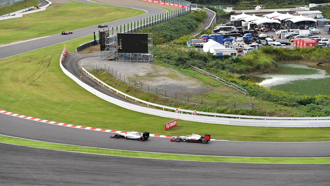 Felipe Massa (BRA) Williams FW38 and Esteban Gutierrez (MEX) Haas VF-16 at Formula One World Championship, Rd17, Japanese Grand Prix, Race, Suzuka, Japan, Sunday 9 October 2016. © Sutton Images