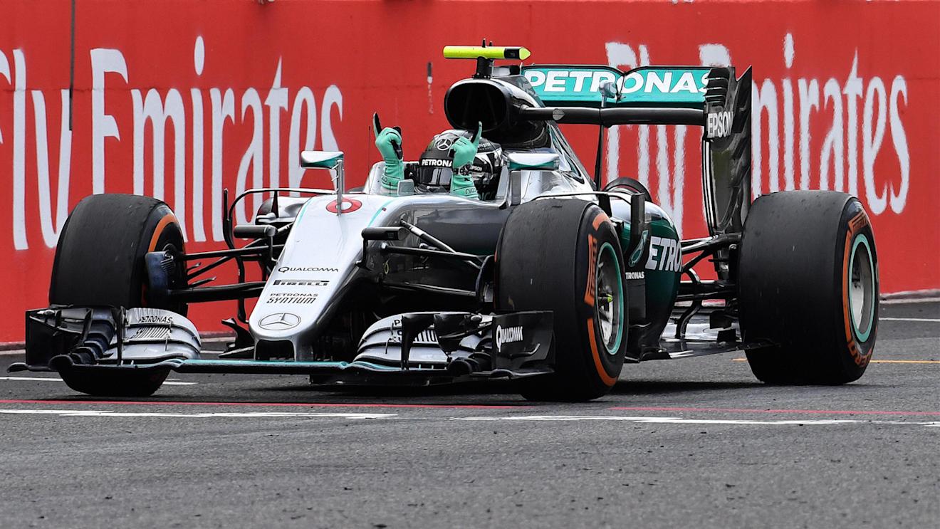 Race winner Nico Rosberg (GER) Mercedes-Benz F1 W07 Hybrid crosses the line at Formula One World Championship, Rd17, Japanese Grand Prix, Race, Suzuka, Japan, Sunday 9 October 2016. © Sutton Images