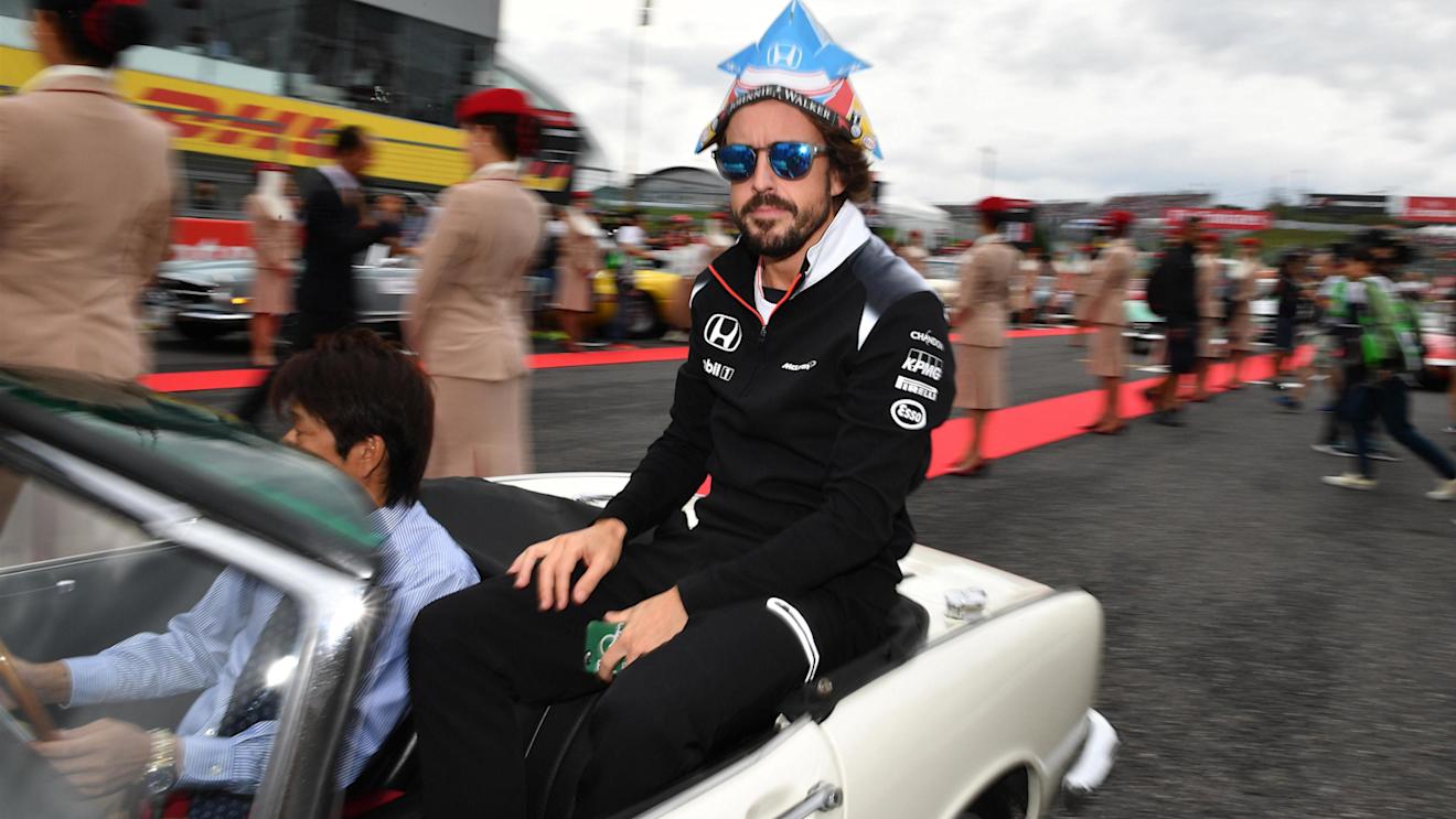 Fernando Alonso (ESP) McLaren on the drivers parade at Formula One World Championship, Rd17, Japanese Grand Prix, Race, Suzuka, Japan, Sunday 9 October 2016. © Sutton Images