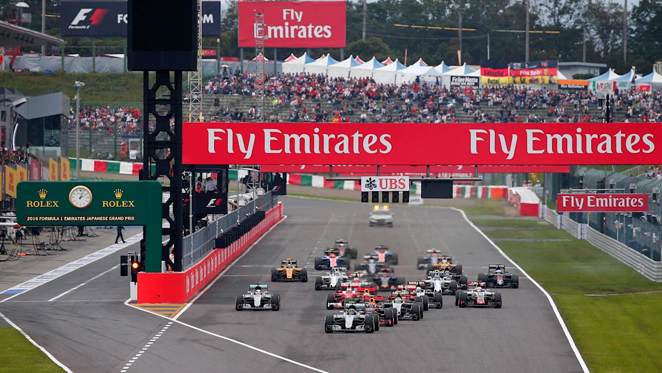 Nico Rosberg (GER) Mercedes-Benz F1 W07 Hybrid leads at the satrt of the race at Formula One World Championship, Rd17, Japanese Grand Prix, Race, Suzuka, Japan, Sunday 9 October 2016. © Sutton Images