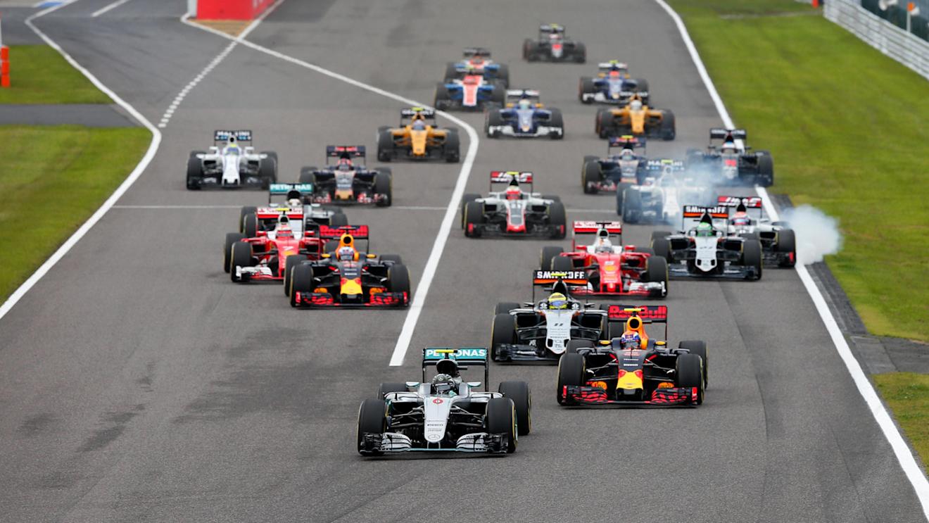 Nico Rosberg (GER) Mercedes AMG F1 leads at the start of the race at Formula One World Championship, Rd17, Japanese Grand Prix, Race, Suzuka, Japan, Sunday 9 October 2016. © Sutton Images
