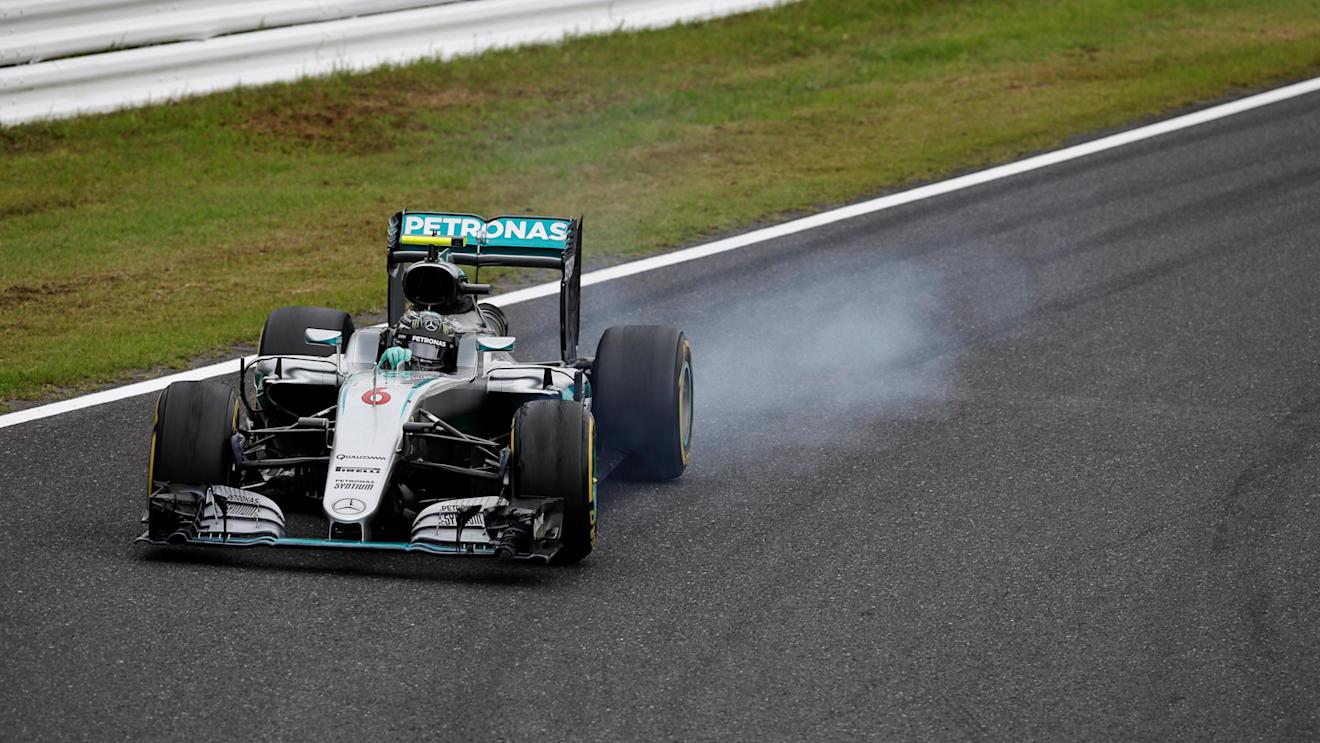 Nico Rosberg (GER) Mercedes-Benz F1 W07 Hybrid locks up at Formula One World Championship, Rd17, Japanese Grand Prix, Race, Suzuka, Japan, Sunday 9 October 2016. © Sutton Images