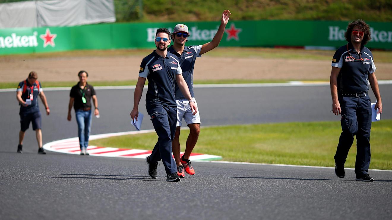 Carlos Sainz (ESP) Scuderia Toro Rosso walks the track at Formula One World Championship, Rd17, Japanese Grand Prix, Preparations, Suzuka, Japan, Thursday 6 October 2016. © Sutton Images