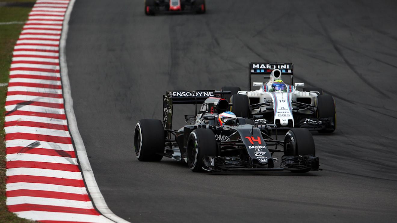 Fernando Alonso (ESP) McLaren MP4-31 and Felipe Massa (BRA) Williams FW38 at Formula One World Championship, Rd16, Malaysian Grand Prix, Qualifying, Sepang, Malaysia, Saturday 1 October 2016. © Sutton Images
