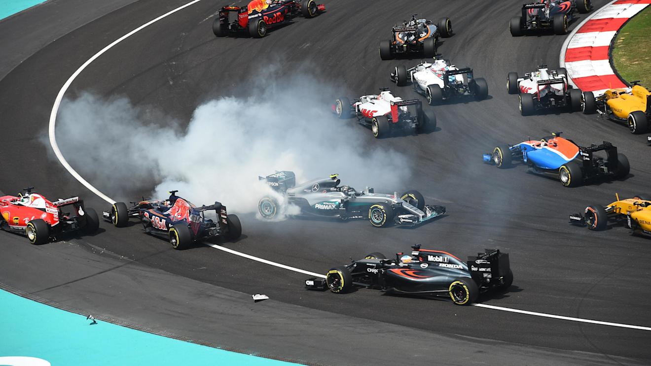 Nico Rosberg (GER) Mercedes-Benz F1 W07 Hybrid spins after colliding at the start of the race at Formula One World Championship, Rd16, Malaysian Grand Prix, Race,  Sepang, Malaysia, Sunday 2 October 2016. © Sutton Images