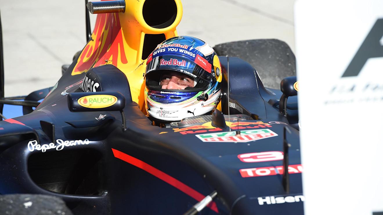 Race winner Daniel Ricciardo (AUS) Red Bull Racing RB12 Celebrates in Parc ferme at Formula One World Championship, Rd16, Malaysian Grand Prix, Race,  Sepang, Malaysia, Sunday 2 October 2016. © Sutton Images