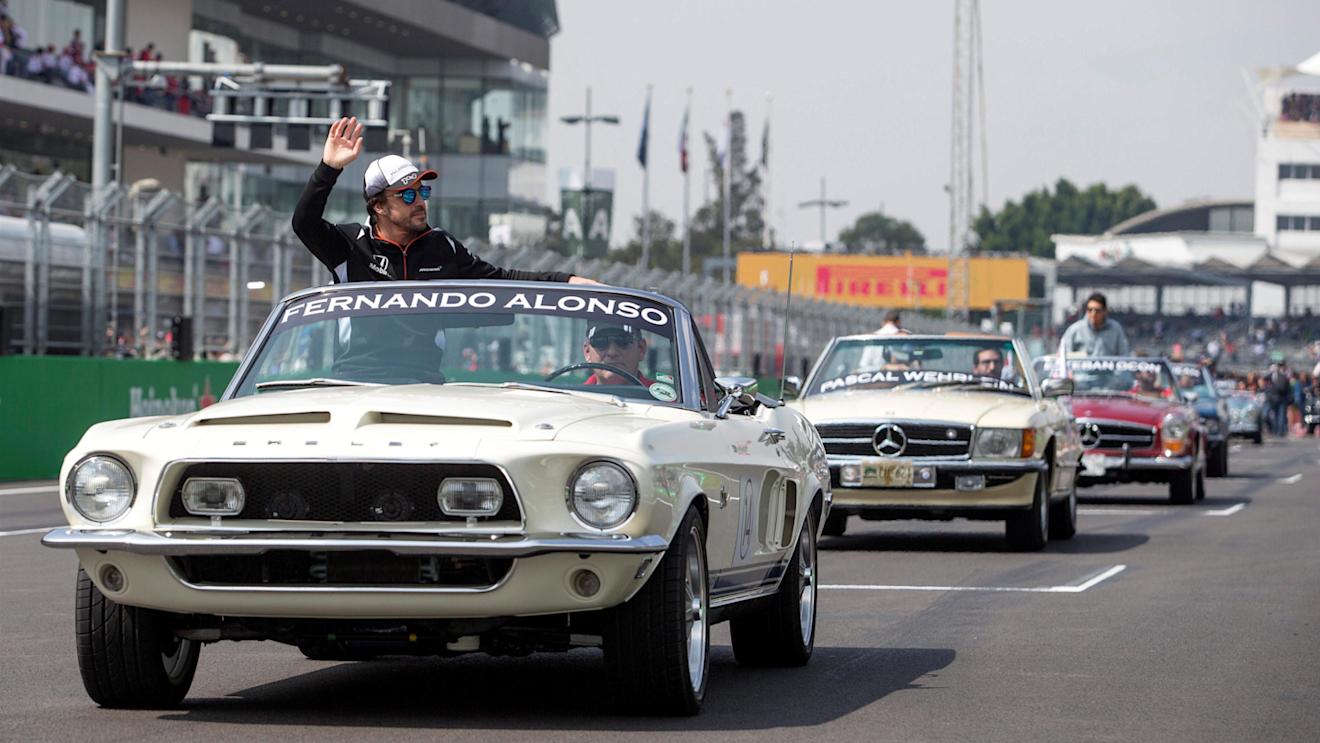 Fernando Alonso (ESP) McLaren on the drivers parade at Formula One World Championship, Rd19, Mexican Grand Prix, Race, Circuit Hermanos Rodriguez, Mexico City, Mexico, Sunday 30 October 2016. © Sutton Images