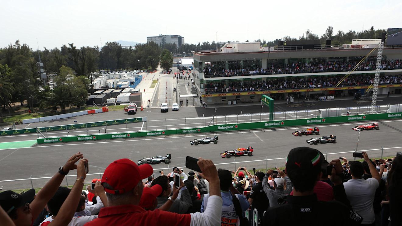Lewis Hamilton (GBR) Mercedes-Benz F1 W07 Hybrid leads at the start of the race at Formula One World Championship, Rd19, Mexican Grand Prix, Race, Circuit Hermanos Rodriguez, Mexico City, Mexico, Sunday 30 October 2016. © Sutton Images