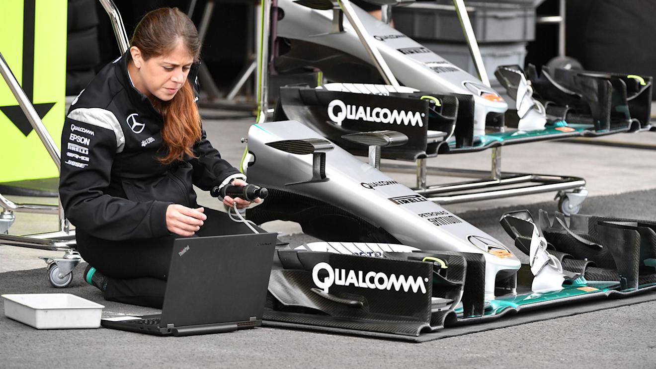 Mercedes AMG F1 mechanic works on Mercedes-Benz F1 W07 Hybrid nose and front wing at Formula One World Championship, Rd19, Mexican Grand Prix, Preparations, Circuit Hermanos Rodriguez, Mexico City, Mexico, Thursday 27 October 2016. © Sutton Images
