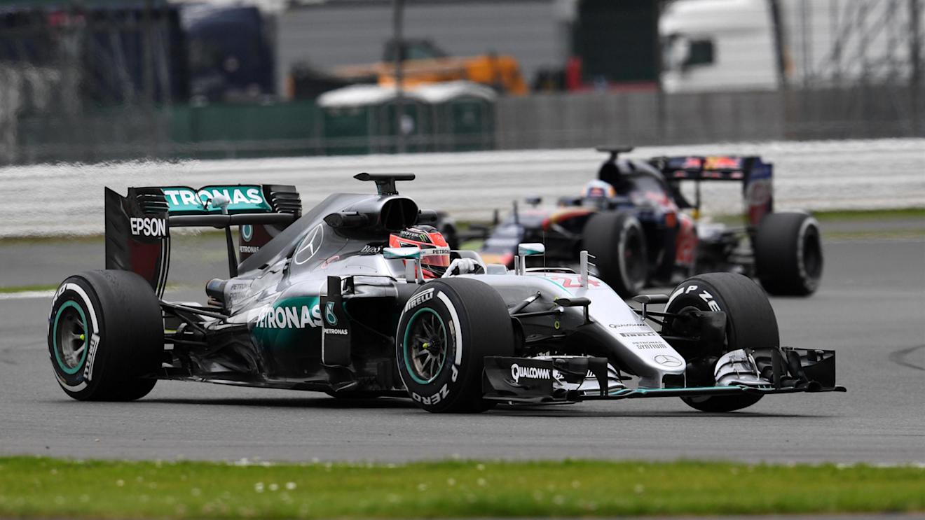 Esteban Ocon (FRA) Mercedes-Benz F1 W07 Hybrid at Formula One Testing, Day One, Silverstone, England, Tuesday 12 July 2016.
Esteban Ocon (FRA) Renault Sport F1 Team RS16 © Sutton Images