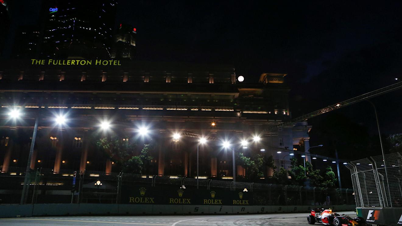Max Verstappen (NED) Red Bull Racing RB12 at Formula One World Championship, Rd15, Singapore Grand Prix, Practice, Marina Bay Street Circuit, Singapore, Friday 16 September 2016. © Sutton Images