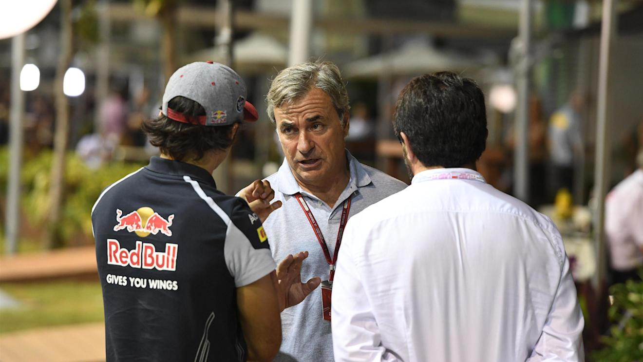 Carlos Sainz (ESP) Scuderia Toro Rosso and his father Carlos Sainz snr (ESP) at Formula One World Championship, Rd15, Singapore Grand Prix, Practice, Marina Bay Street Circuit, Singapore, Friday 16 September 2016. © Sutton Images