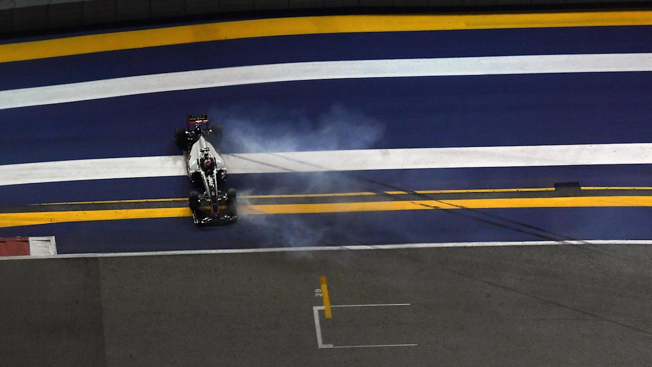 Romain Grosjean (FRA) Haas VF-16 spins at Formula One World Championship, Rd15, Singapore Grand Prix, Practice, Marina Bay Street Circuit, Singapore, Friday 16 September 2016. © Sutton Images