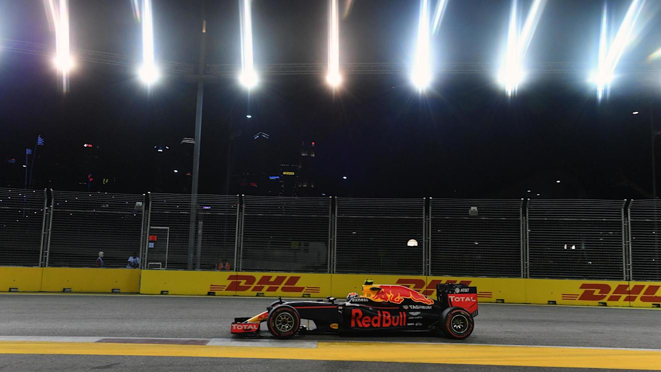 Max Verstappen (NED) Red Bull Racing RB12 at Formula One World Championship, Rd15, Singapore Grand Prix, Practice, Marina Bay Street Circuit, Singapore, Friday 16 September 2016. © Sutton Images