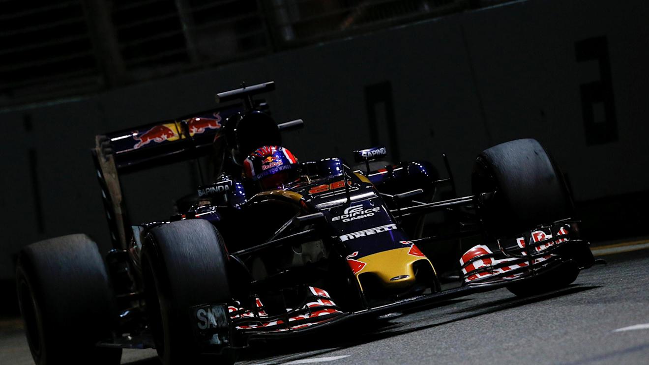 Daniil Kvyat (RUS) Scuderia Toro Rosso STR11 at Formula One World Championship, Rd15, Singapore Grand Prix, Practice, Marina Bay Street Circuit, Singapore, Friday 16 September 2016. © Sutton Images