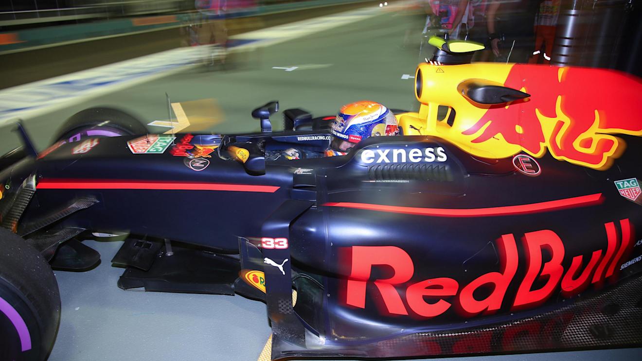 Max Verstappen (NED) Red Bull Racing RB12 at Formula One World Championship, Rd15, Singapore Grand Prix, Practice, Marina Bay Street Circuit, Singapore, Friday 16 September 2016. © Sutton Images