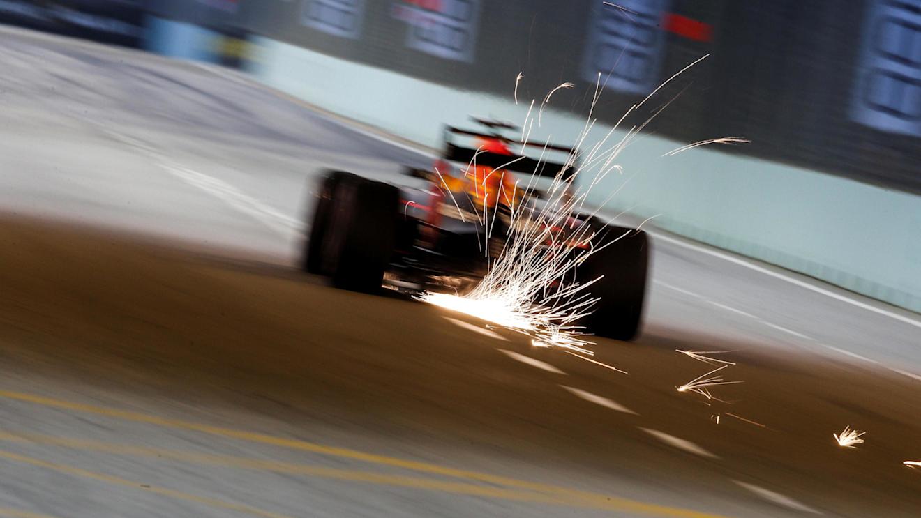 Daniel Ricciardo (AUS) Red Bull Racing RB12 at Formula One World Championship, Rd15, Singapore Grand Prix, Qualifying, Marina Bay Street Circuit, Singapore, Saturday 17 September 2016. © Sutton Images