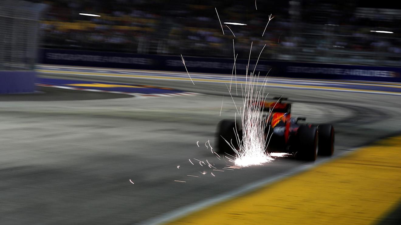 Daniel Ricciardo (AUS) Red Bull Racing RB12 at Formula One World Championship, Rd15, Singapore Grand Prix, Qualifying, Marina Bay Street Circuit, Singapore, Saturday 17 September 2016. © Sutton Images