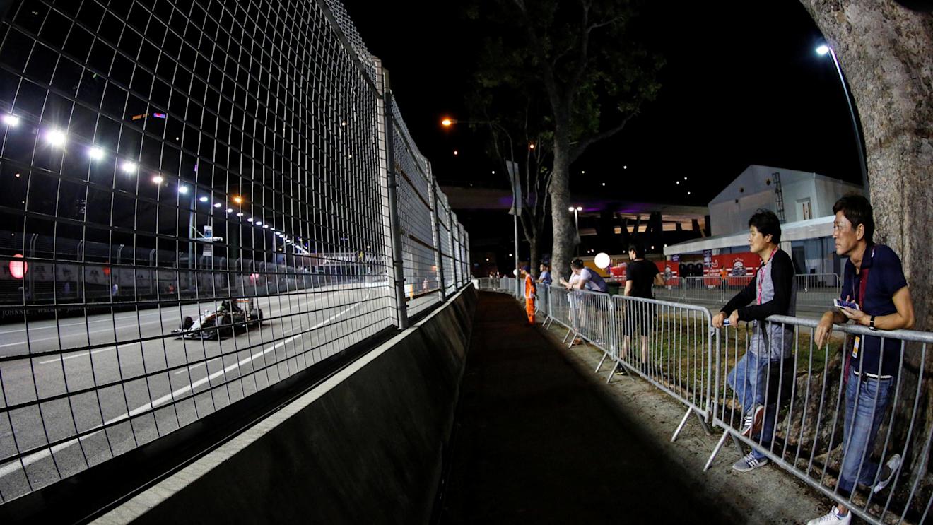 Nico Hulkenberg (GER) Force India VJM09 at Formula One World Championship, Rd15, Singapore Grand Prix, Qualifying, Marina Bay Street Circuit, Singapore, Saturday 17 September 2016. © Sutton Images
