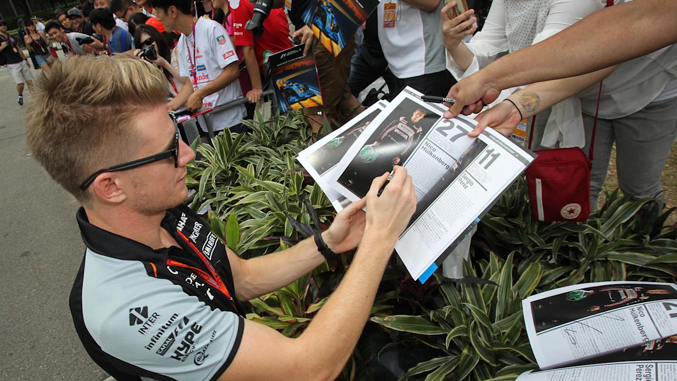 Nico Hulkenberg (GER) Force India F1 signs autographs for the fans at Formula One World Championship, Rd15, Singapore Grand Prix, Qualifying, Marina Bay Street Circuit, Singapore, Saturday 17 September 2016. © Sutton Images