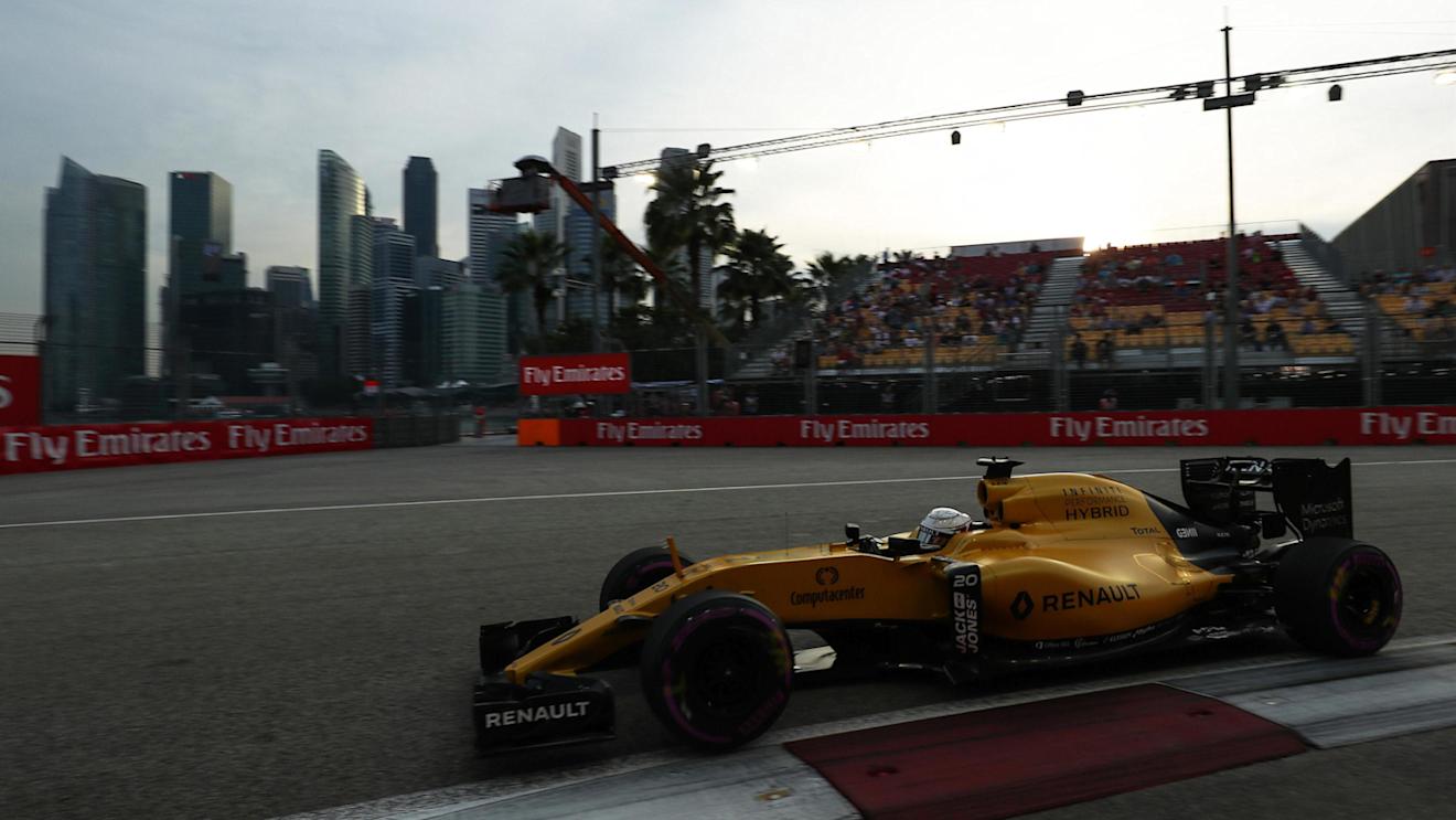 Kevin Magnussen (DEN) Renault Sport F1 Team RS16 at Formula One World Championship, Rd15, Singapore Grand Prix, Qualifying, Marina Bay Street Circuit, Singapore, Saturday 17 September 2016. © Sutton Images