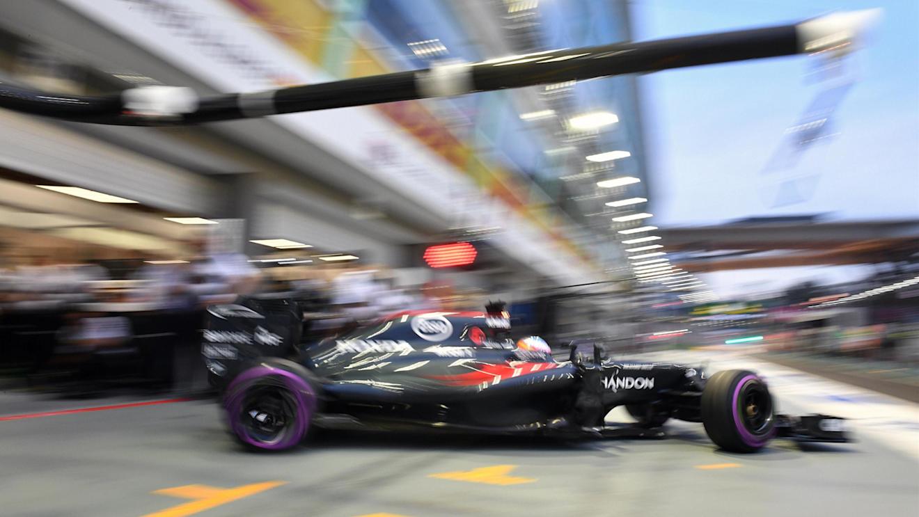 Fernando Alonso (ESP) McLaren MP4-31 at Formula One World Championship, Rd15, Singapore Grand Prix, Qualifying, Marina Bay Street Circuit, Singapore, Saturday 17 September 2016. © Sutton Images