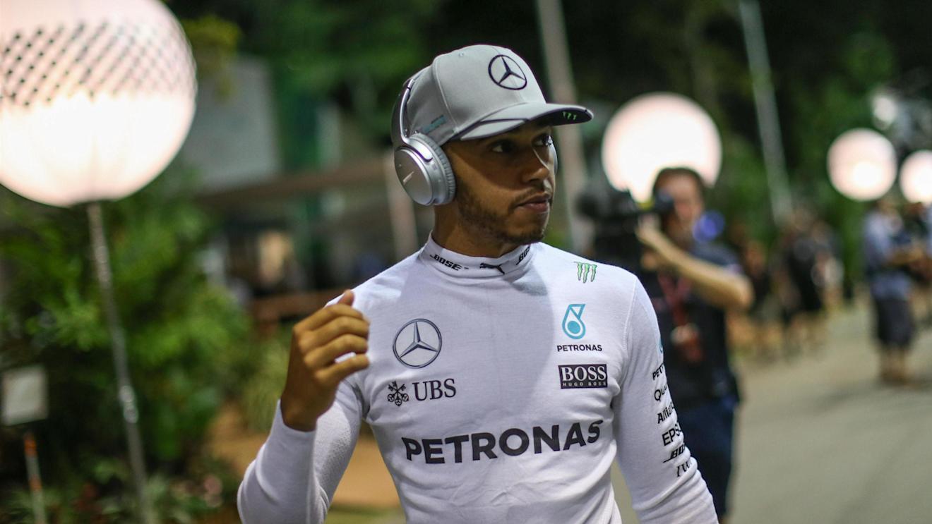 Lewis Hamilton (GBR) Mercedes AMG F1 at Formula One World Championship, Rd15, Singapore Grand Prix, Qualifying, Marina Bay Street Circuit, Singapore, Saturday 17 September 2016. © Sutton Images