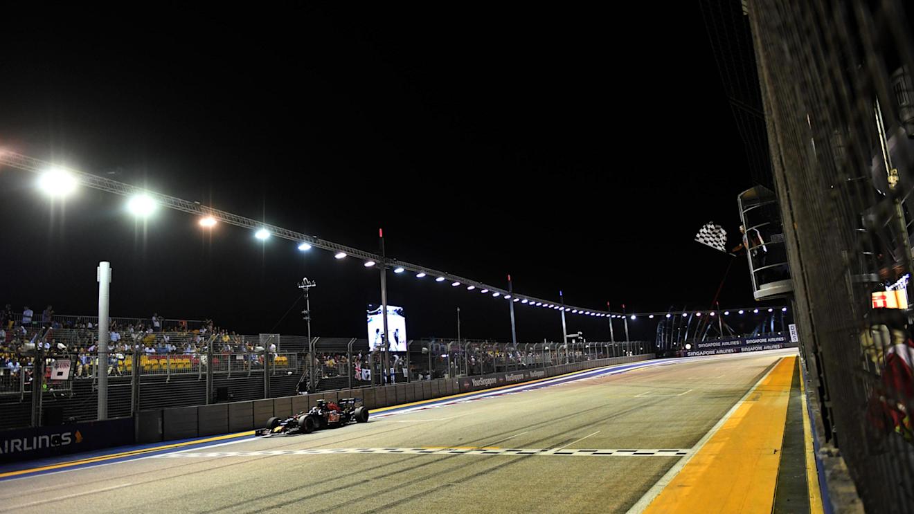 Carlos Sainz (ESP) Scuderia Toro Rosso STR11 takes the chequered flag at the end of Qualifying at Formula One World Championship, Rd15, Singapore Grand Prix, Qualifying, Marina Bay Street Circuit, Singapore, Saturday 17 September 2016. © Sutton Images