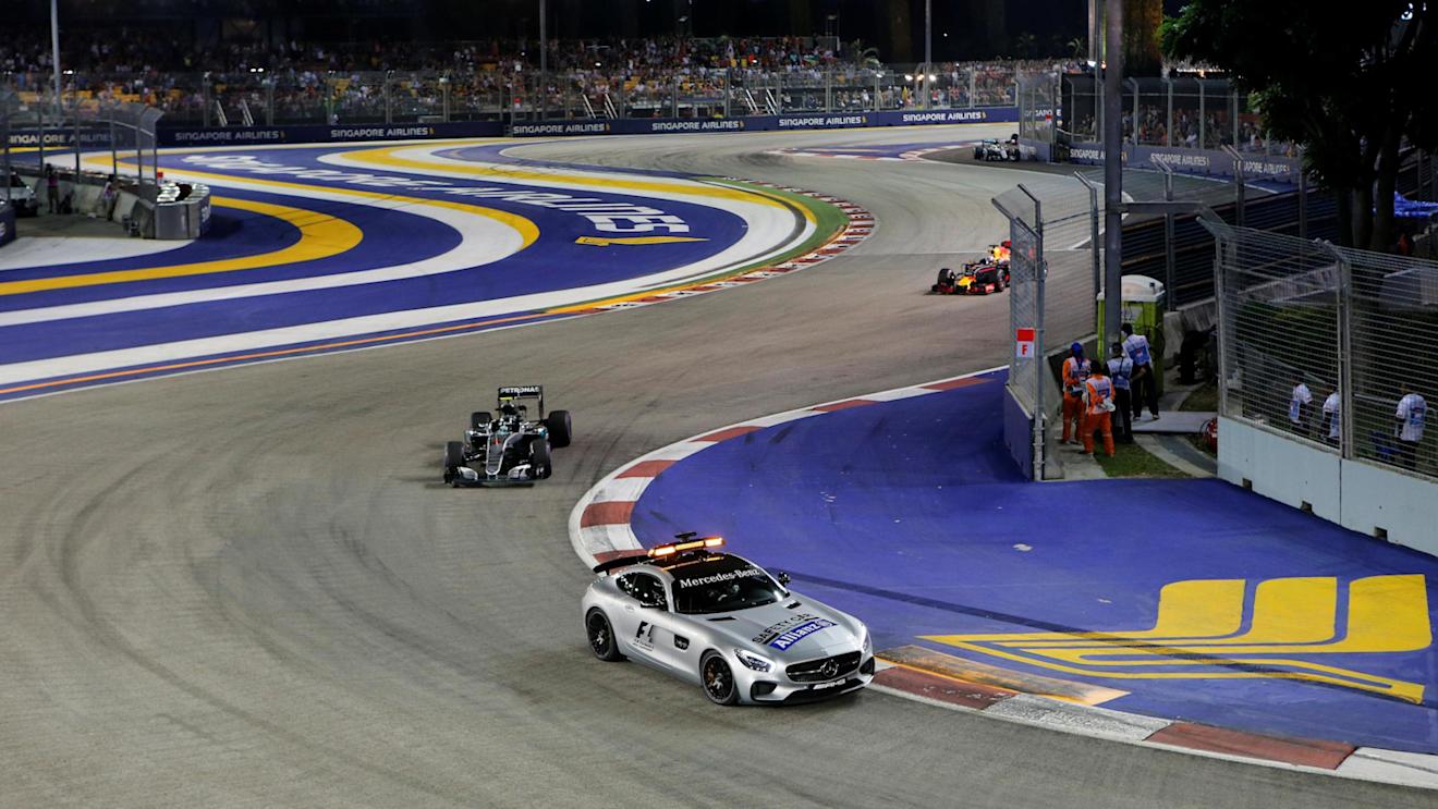 Safety car leads out the pack at Formula One World Championship, Rd15, Singapore Grand Prix, Race, Marina Bay Street Circuit, Singapore, Sunday 18 September 2016. © Sutton Images