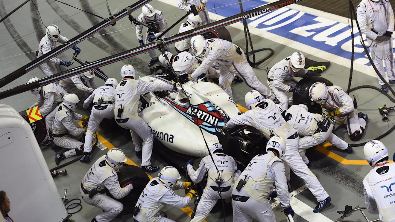 Valtteri Bottas (FIN) Williams FW38 makes a pitstop at Formula One World Championship, Rd15, Singapore Grand Prix, Race, Marina Bay Street Circuit, Singapore, Sunday 18 September 2016. © Sutton Images