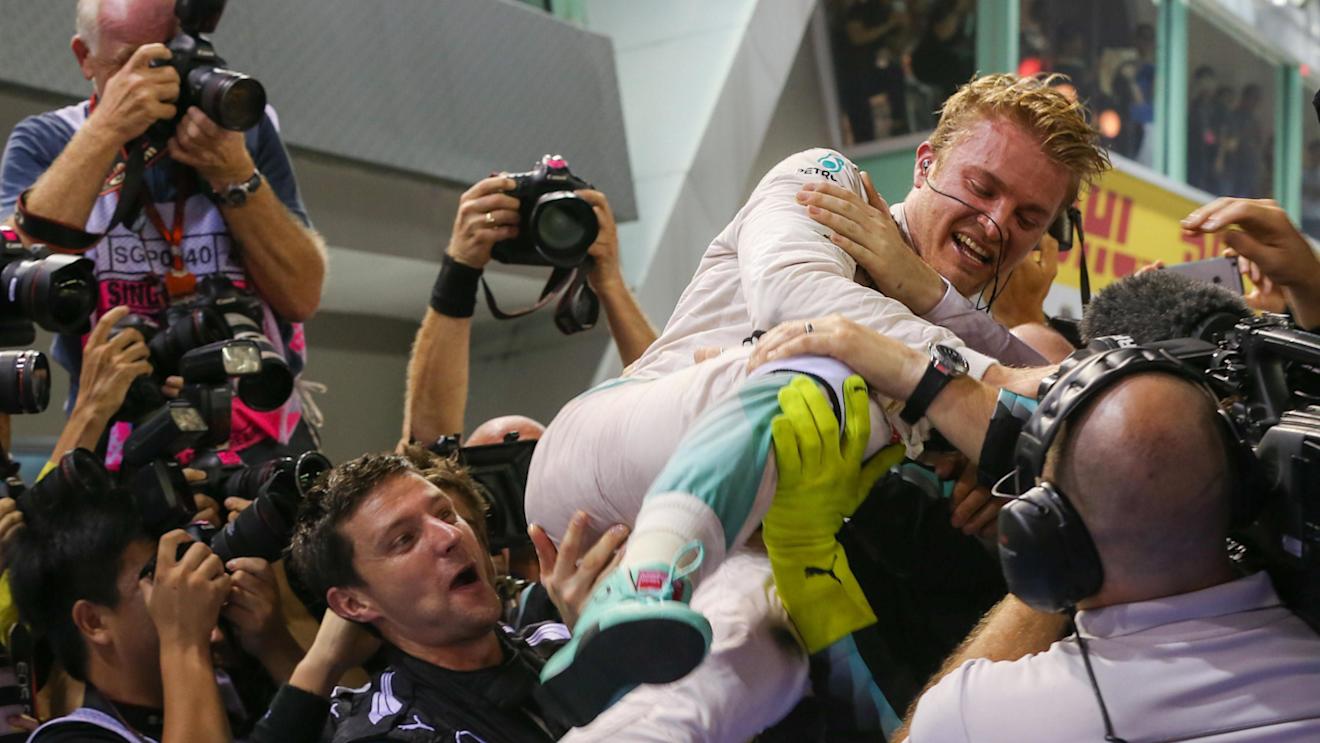 Race winner Nico Rosberg (GER) Mercedes AMG F1 celebrates in parc ferme with the team at Formula One World Championship, Rd15, Singapore Grand Prix, Race, Marina Bay Street Circuit, Singapore, Sunday 18 September 2016. © Sutton Images