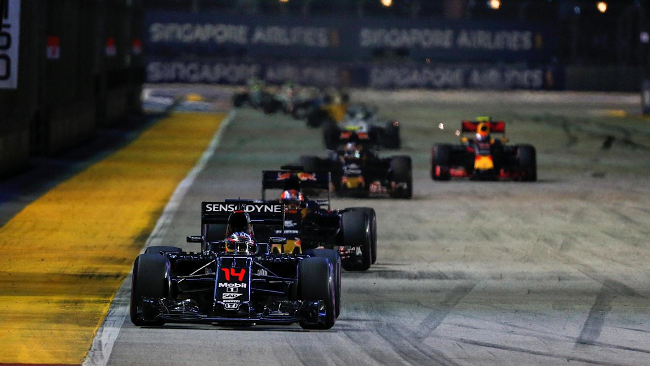 Fernando Alonso (ESP) McLaren MP4-31 at Formula One World Championship, Rd15, Singapore Grand Prix, Race, Marina Bay Street Circuit, Singapore, Sunday 18 September 2016. © Sutton Images