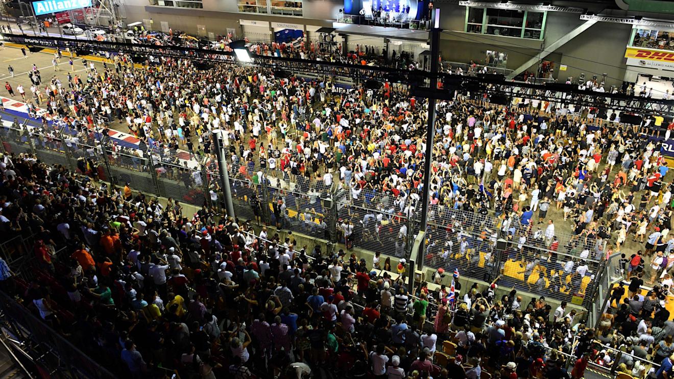 Fans at Formula One World Championship, Rd15, Singapore Grand Prix, Race, Marina Bay Street Circuit, Singapore, Sunday 18 September 2016. © Sutton Images