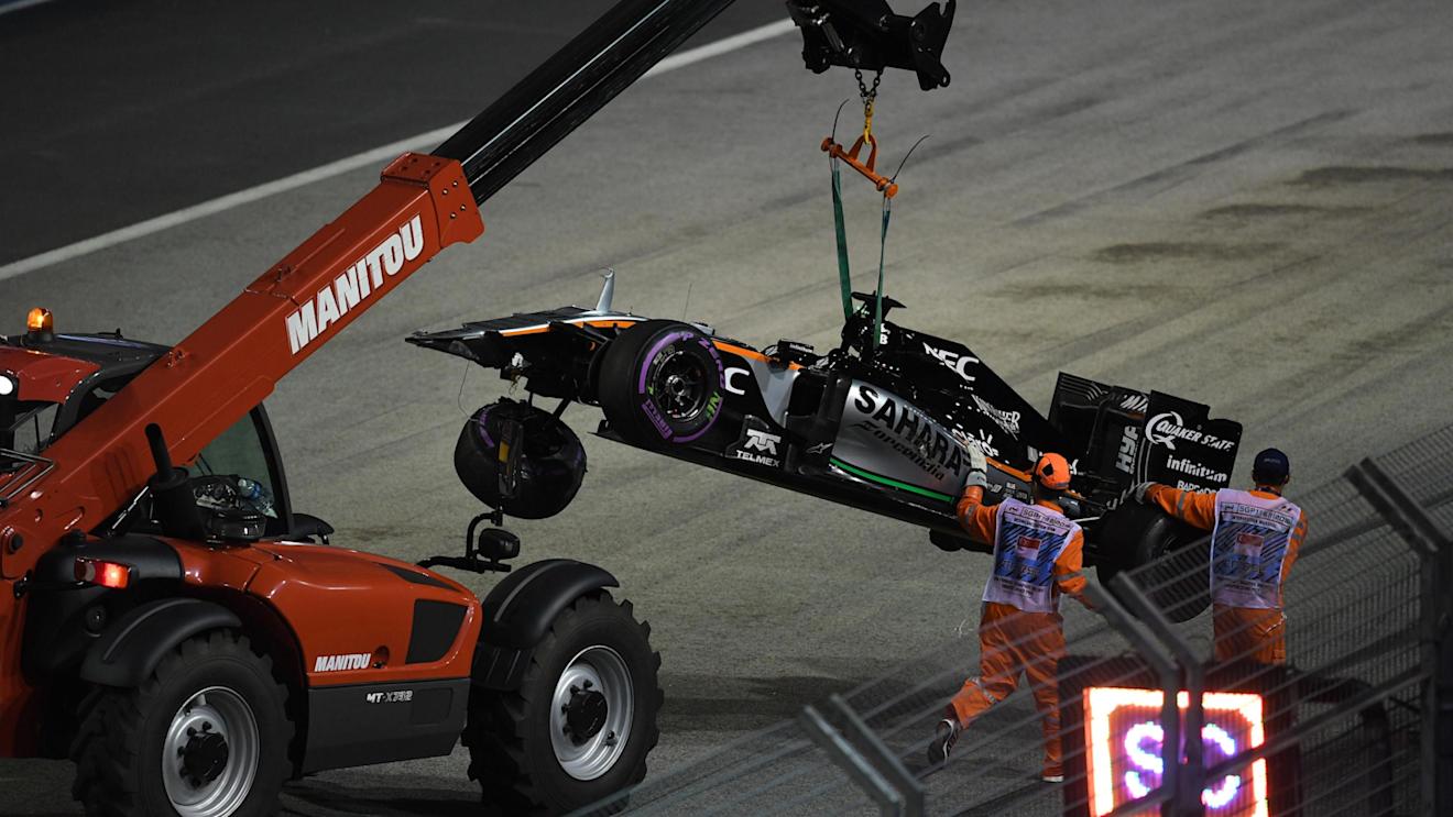 The crashed car of Nico Hulkenberg (GER) Force India VJM09 is recovered at Formula One World Championship, Rd15, Singapore Grand Prix, Race, Marina Bay Street Circuit, Singapore, Sunday 18 September 2016. © Sutton Images