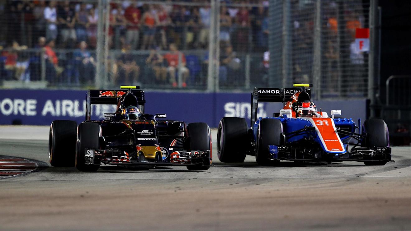 Carlos Sainz (ESP) Scuderia Toro Rosso STR11 and Esteban Ocon (FRA) Manor Racing MRT05 battle at Formula One World Championship, Rd15, Singapore Grand Prix, Race, Marina Bay Street Circuit, Singapore, Sunday 18 September 2016. © Sutton Images