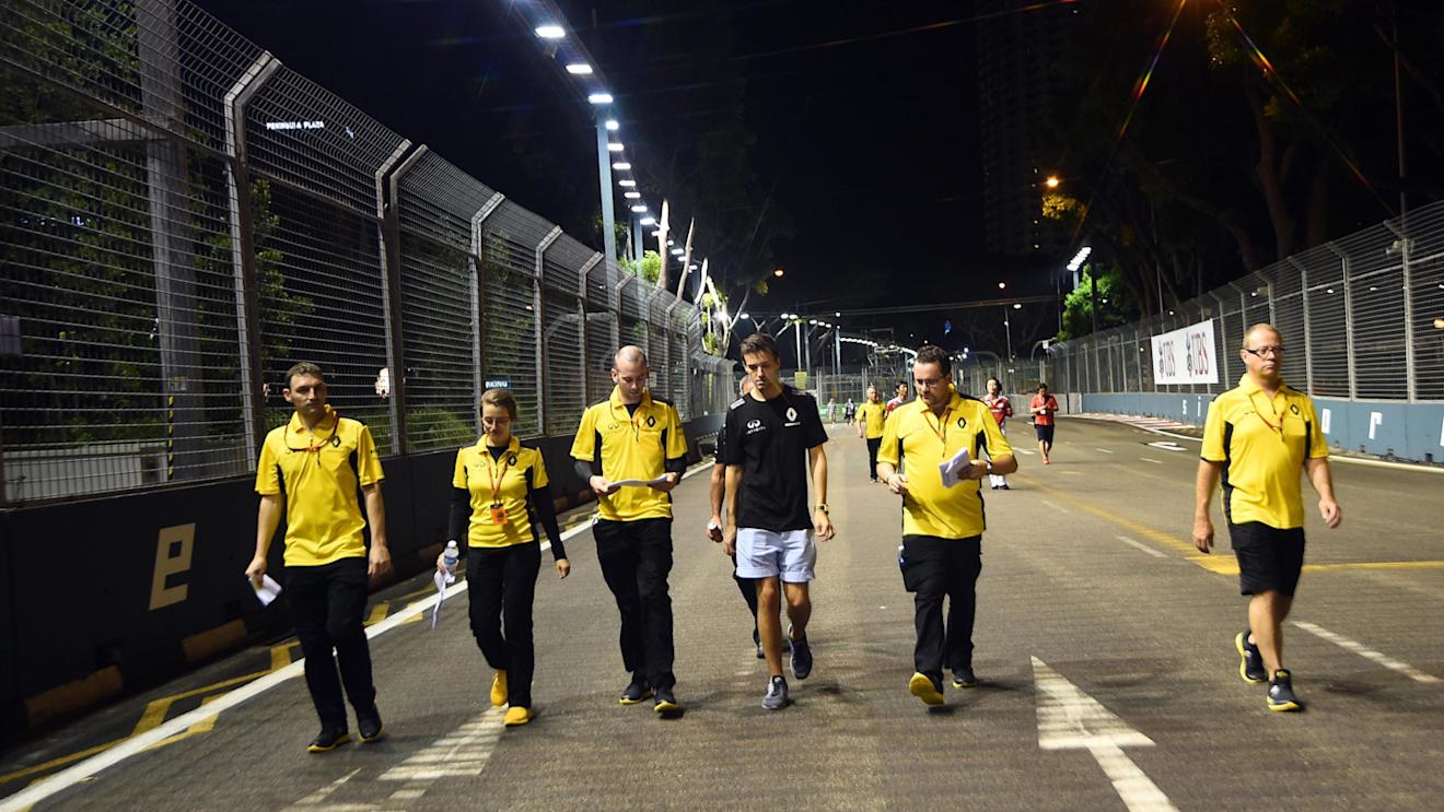 Jolyon Palmer (GBR) Renault Sport F1 Team walks the track at Formula One World Championship, Rd15, Singapore Grand Prix, Preparations, Marina Bay Street Circuit, Singapore, Thursday 15 September 2016. © Sutton Images