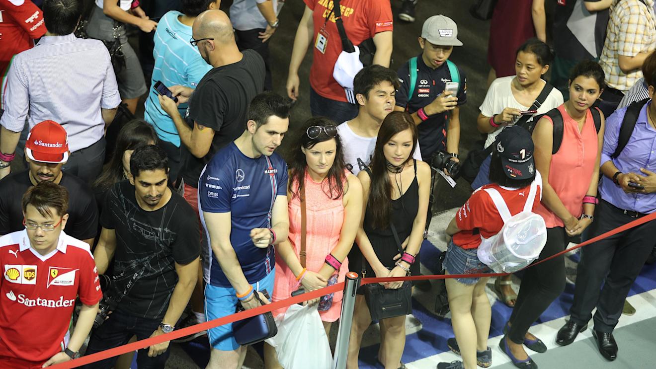 Fans on the pitlane walkabout at Formula One World Championship, Rd15, Singapore Grand Prix, Preparations, Marina Bay Street Circuit, Singapore, Thursday 15 September 2016. © Sutton Images