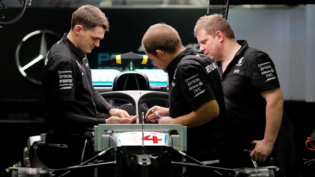 Halo on the Mercedes-Benz F1 W07 Hybrid at Formula One World Championship, Rd15, Singapore Grand Prix, Preparations, Marina Bay Street Circuit, Singapore, Thursday 15 September 2016. © Sutton Images