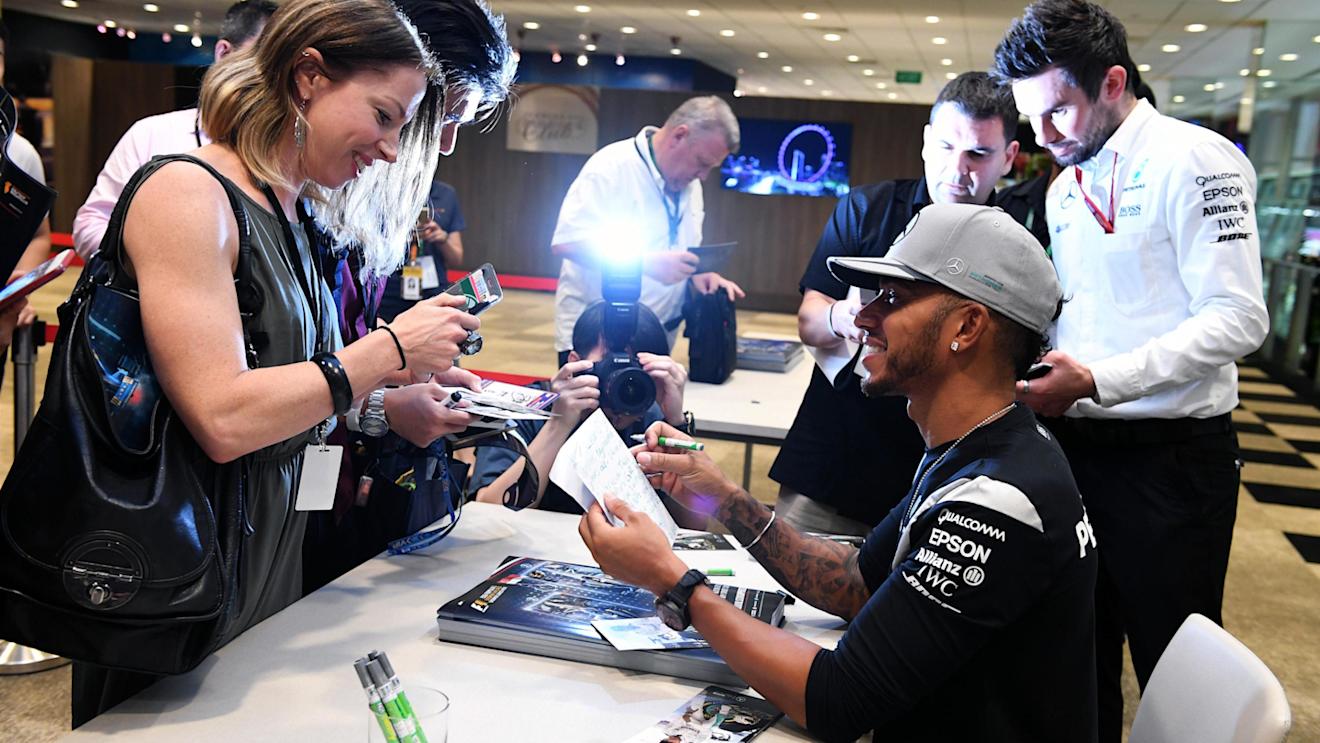 Lewis Hamilton (GBR) Mercedes AMG F1 at the fans autograph session at Formula One World Championship, Rd15, Singapore Grand Prix, Preparations, Marina Bay Street Circuit, Singapore, Thursday 15 September 2016. © Sutton Images