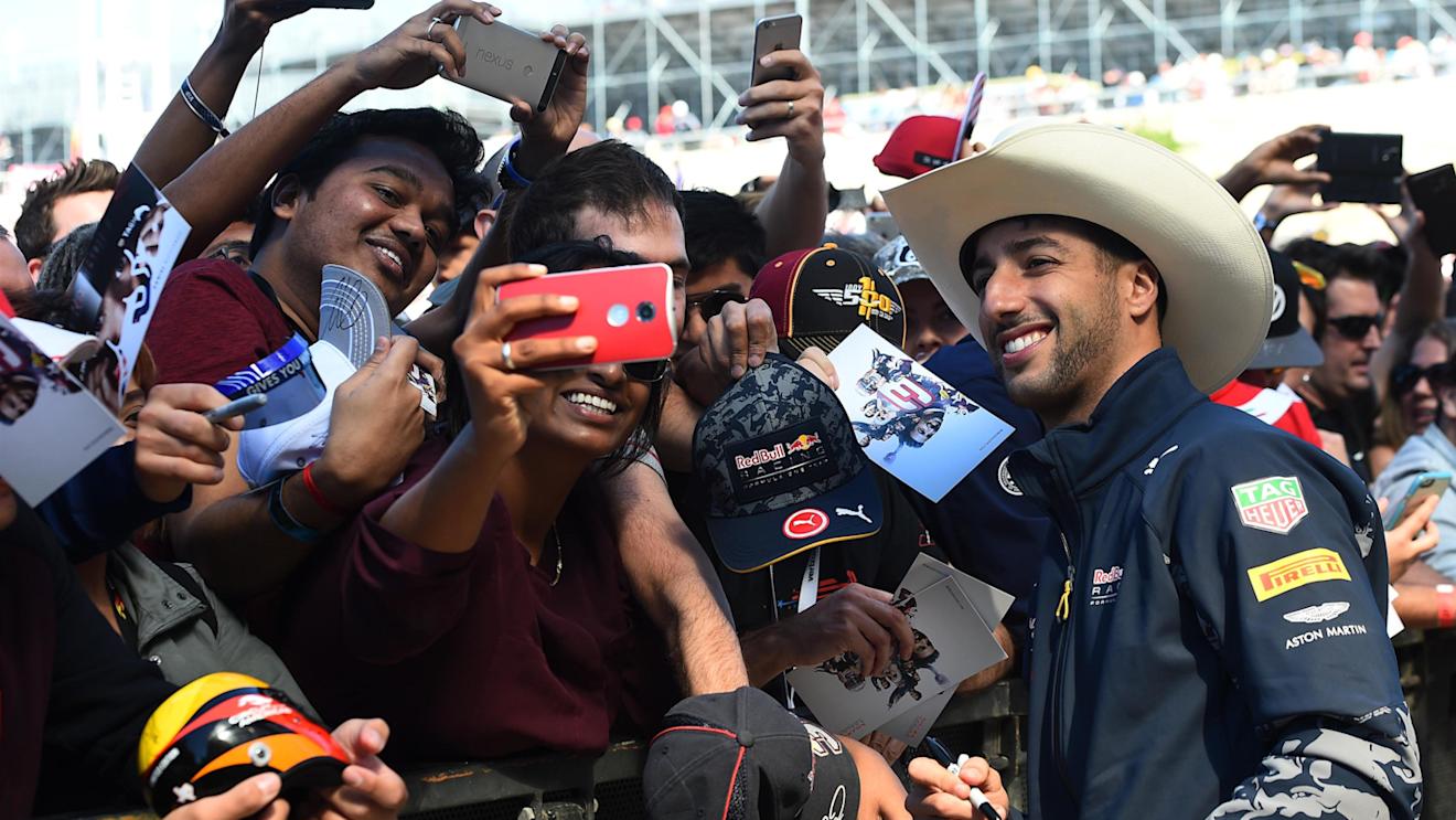 Daniel Ricciardo (AUS) Red Bull Racing fans selfie at Formula One World Championship, Rd18, United States Grand Prix, Practice, Circuit of the Americas, Austin, Texas, USA, Friday 21 October 2016. © Sutton Images