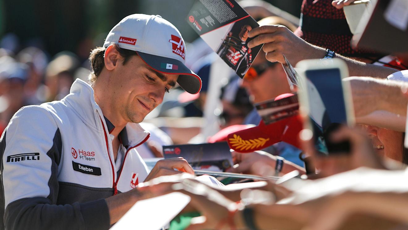 Esteban Gutierrez (MEX) Haas F1 signs autographs for the fans at Formula One World Championship, Rd18, United States Grand Prix, Qualifying, Circuit of the Americas, Austin, Texas, USA, Saturday 22 October 2016. © Sutton Images