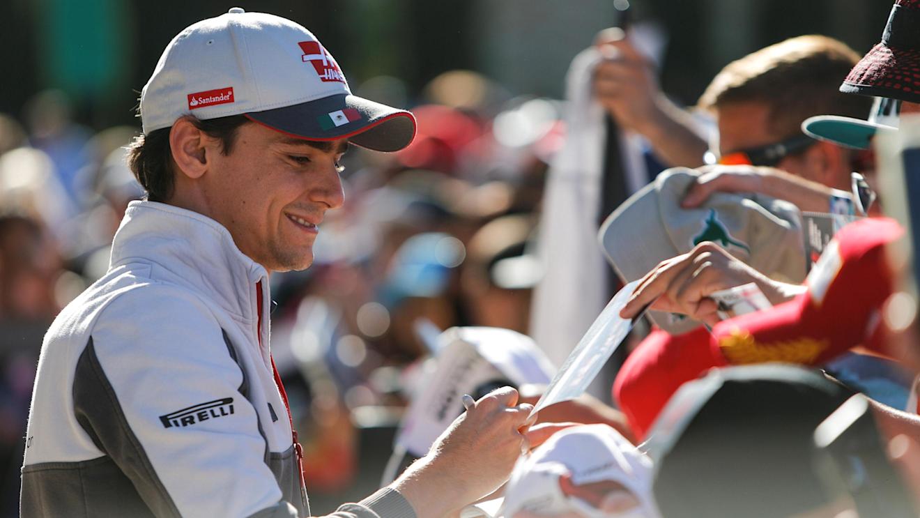Esteban Gutierrez (MEX) Haas F1 signs autographs for the fans at Formula One World Championship, Rd18, United States Grand Prix, Qualifying, Circuit of the Americas, Austin, Texas, USA, Saturday 22 October 2016. © Sutton Images