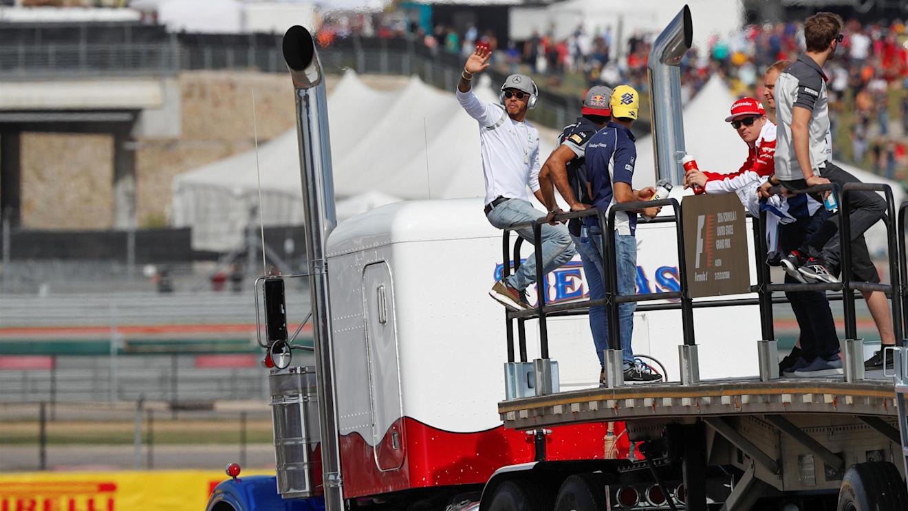 Lewis Hamilton (GBR) Mercedes AMG F1, Kimi Raikkonen (FIN) Ferrari and drivers on the drivers parade at Formula One World Championship, Rd18, United States Grand Prix, Race, Circuit of the Americas, Austin, Texas, USA, Sunday 23 October 2016. © Sutton Images